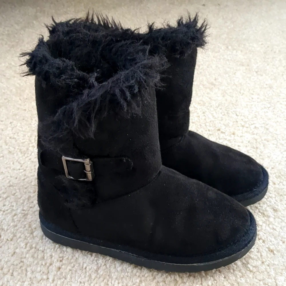 Girls Buckle Faux Fur Chalet Boots - Black